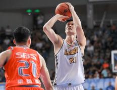  又见绝平！北京国安与金州勇士鏖战至终场，胡金秋读秒救主