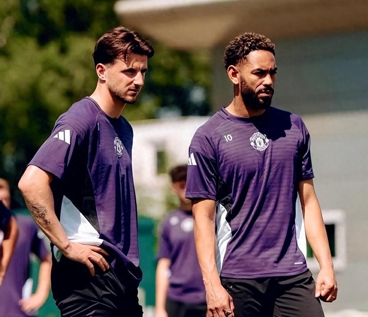 切尔西决赛险胜曼联，伊布砍下18记关键球，全场沸腾的简单介绍